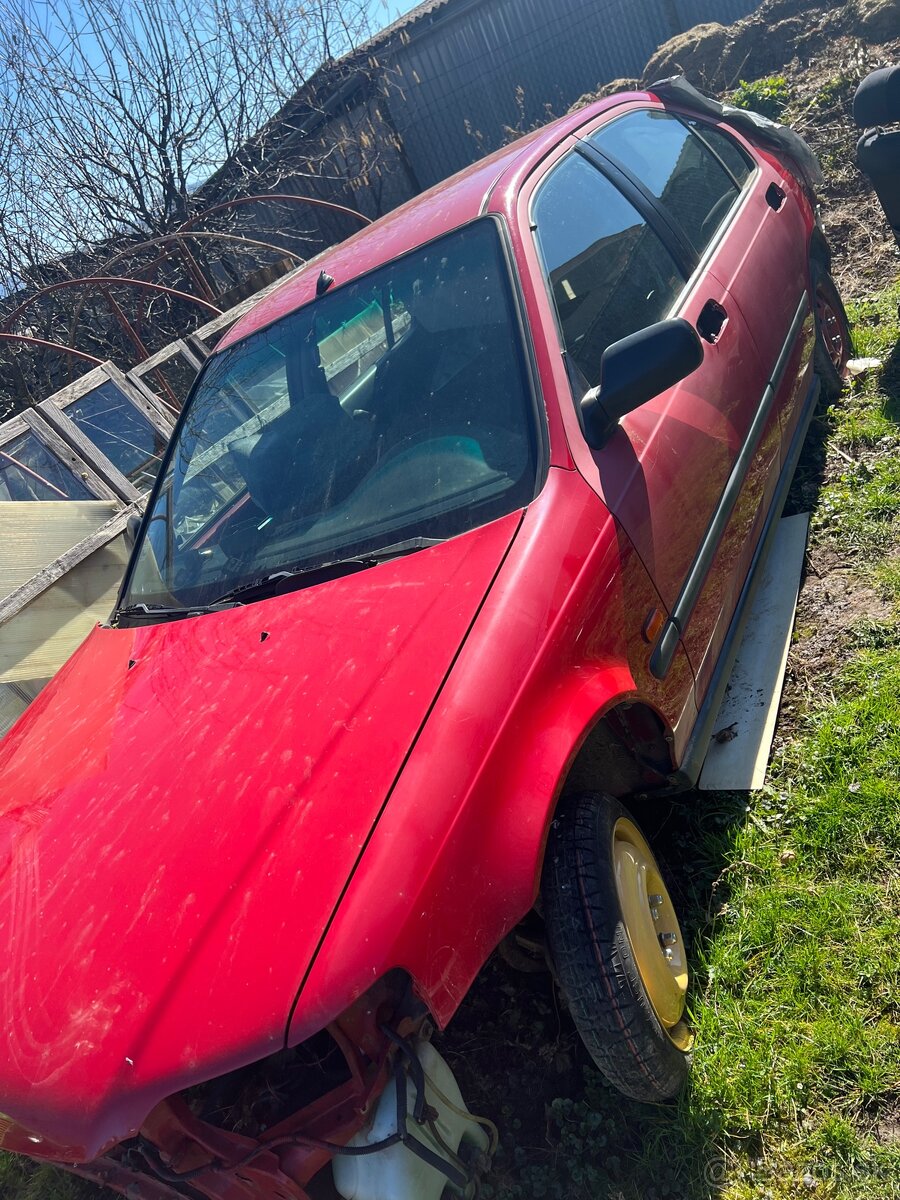 Rozpredam Hondu Civic fastback 1.4 Anglan predfacelift