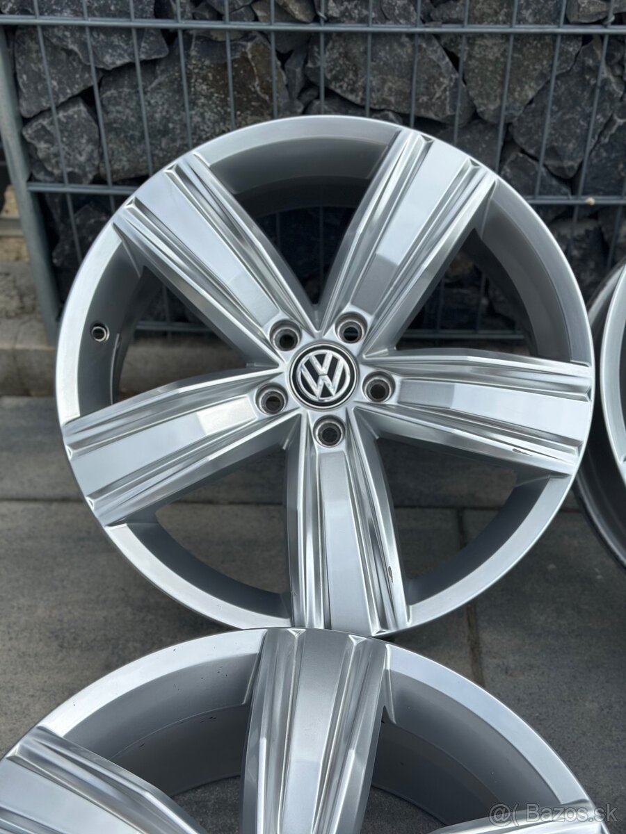 ✅ 5x112 r19 Tiguan Viktoria Falls model top stav