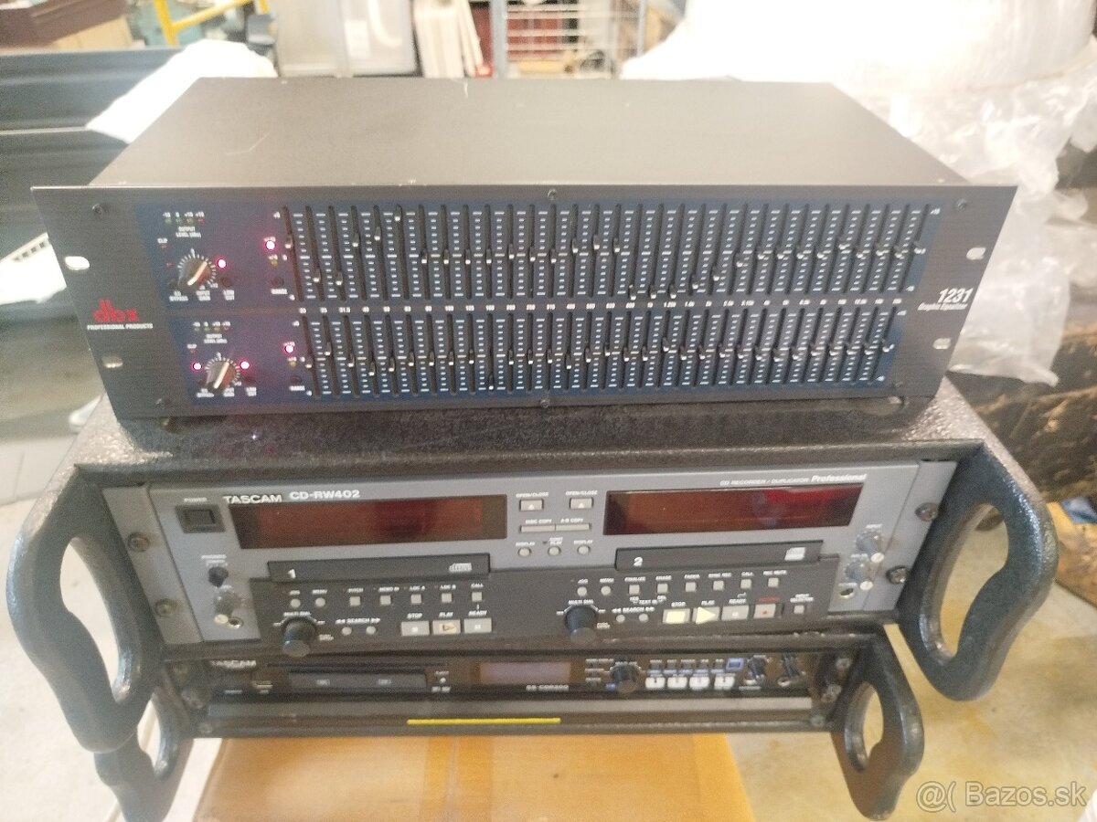 Predám equalizer DBX 1231