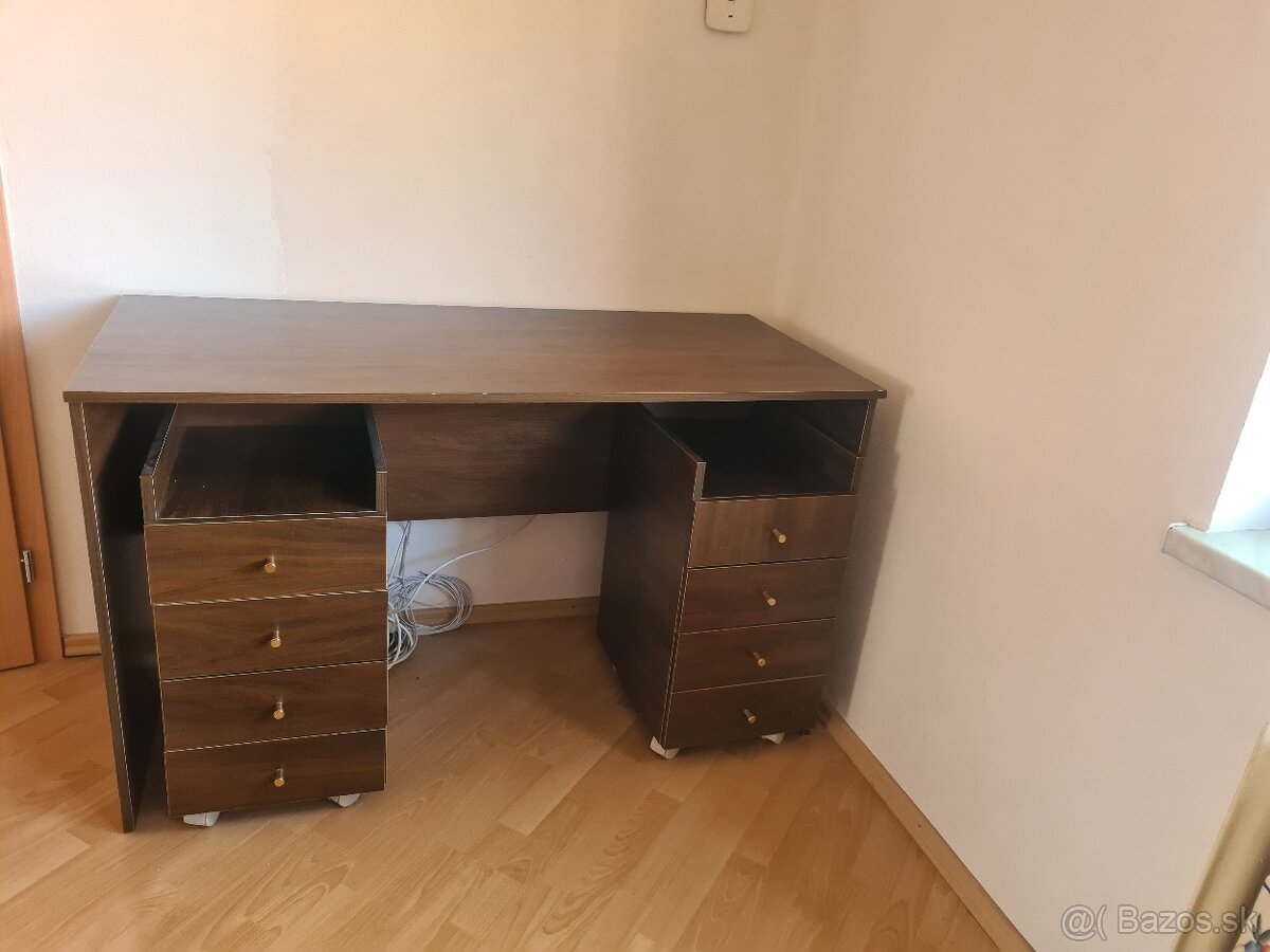 Písací stôl s mobilnými zásuvkovými boxami