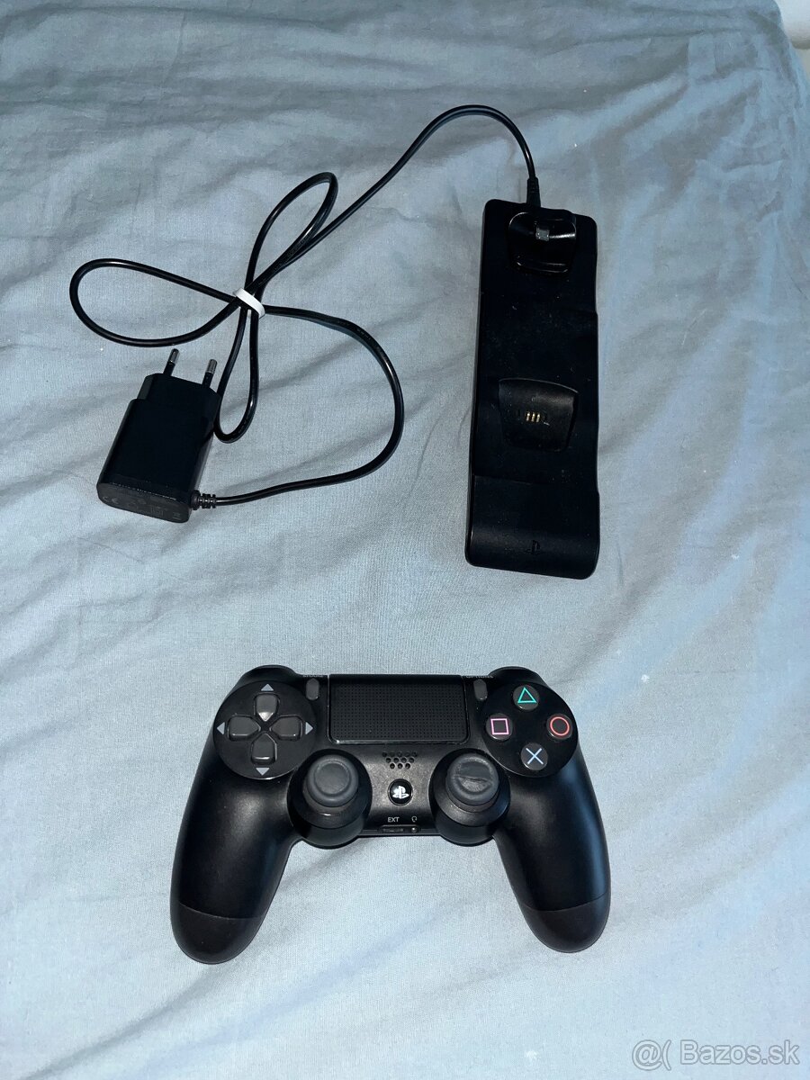 PS4 ovládač s nabíjacou stanicou