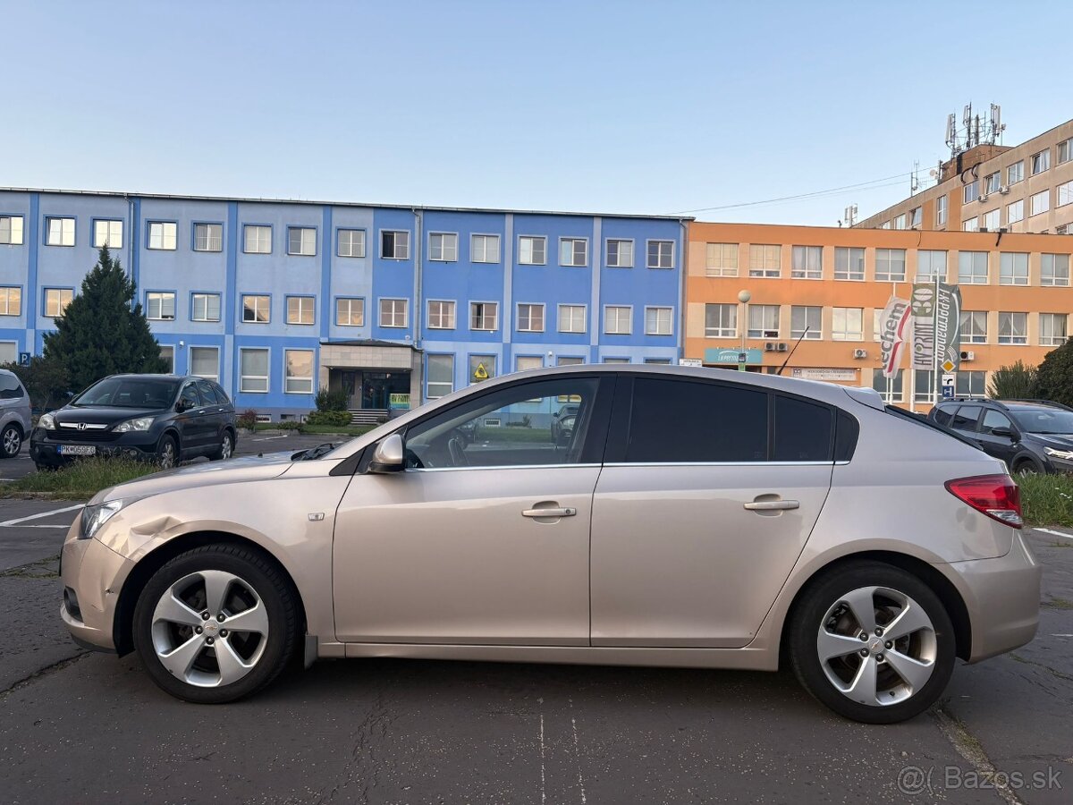 Predám Chevrolet Cruze LT 1.8 i 16V,rok 11/2011