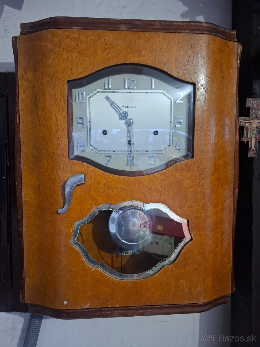 Predám funkčné starožitné štvrťbicie nástenné hodiny VEDETTE