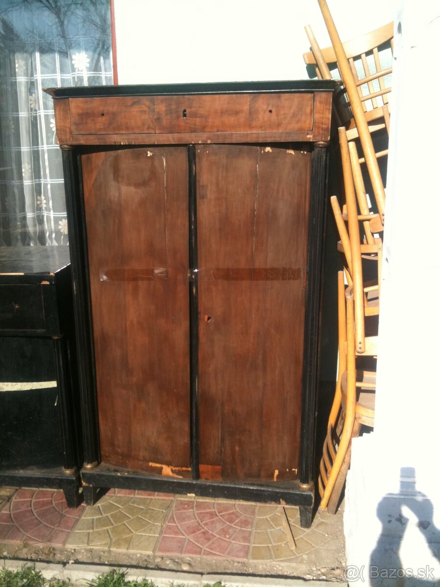 Empír / Biedermeier  vertiko