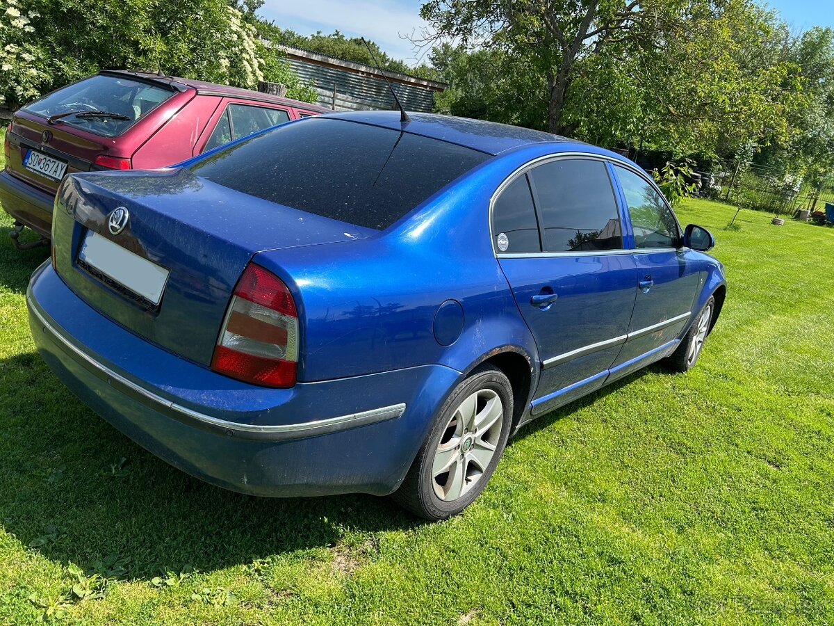 Superb 1 facelift zadne svetla