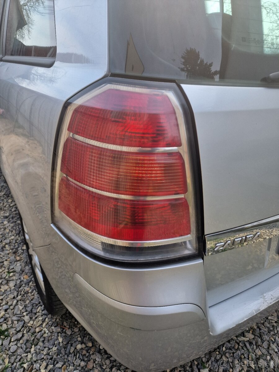 Zafira B Zadne svetla