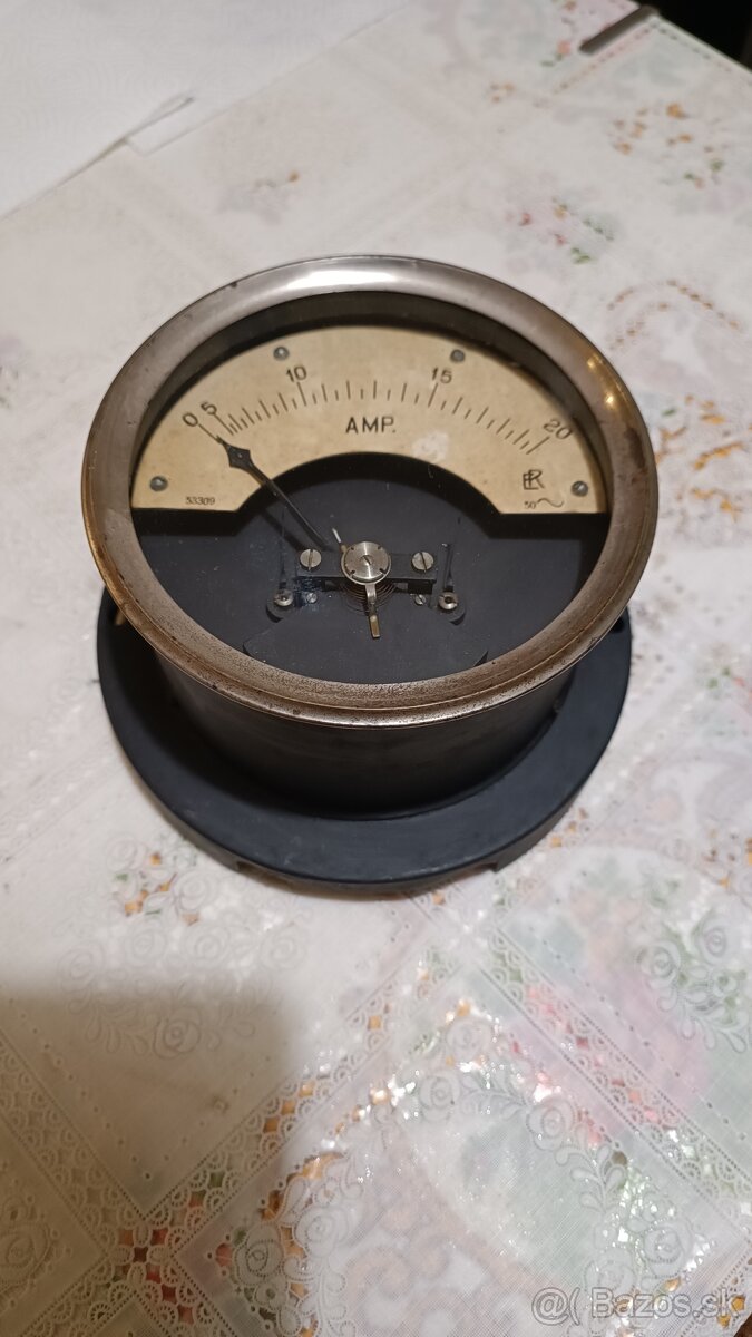 starý voltmeter