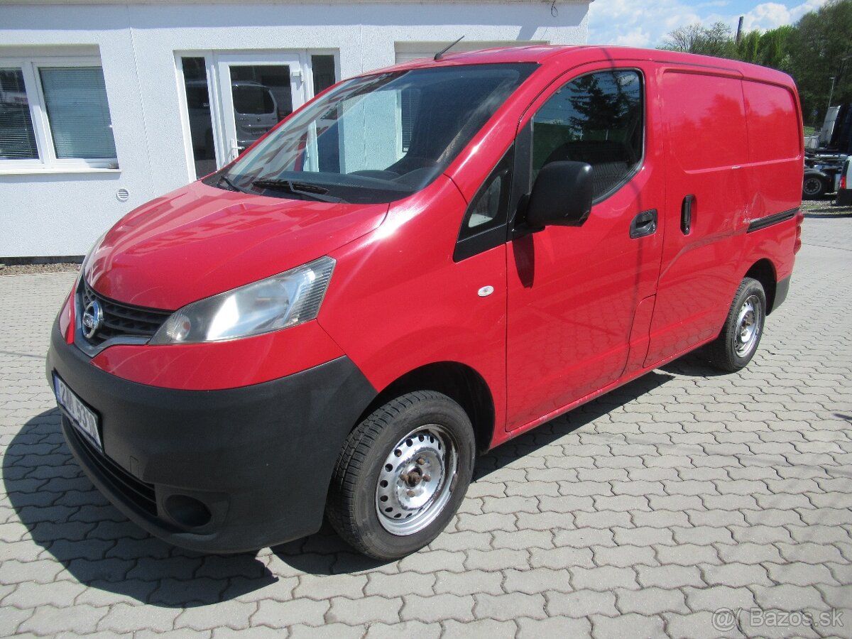 NISSAN NV200