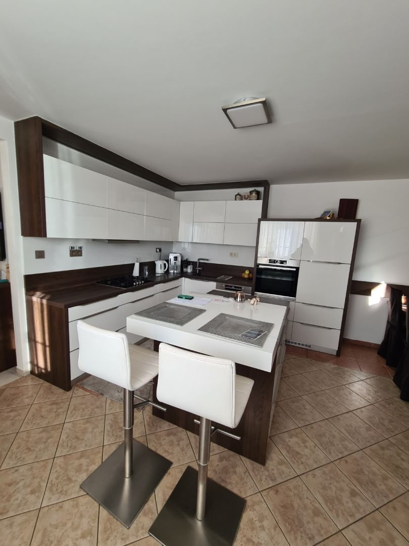 Banská Bystrica 4 izbový byt- sauna, bazén, altánok, záhrada