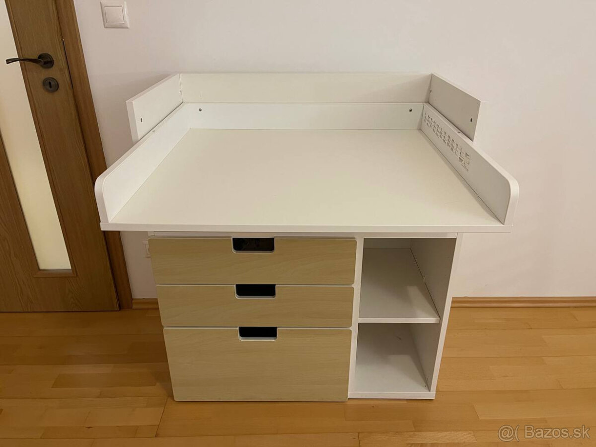 Komoda s prebalovacim pultom