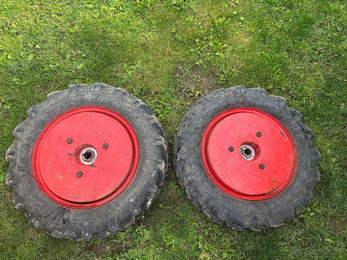 Kolesa na malotraktor