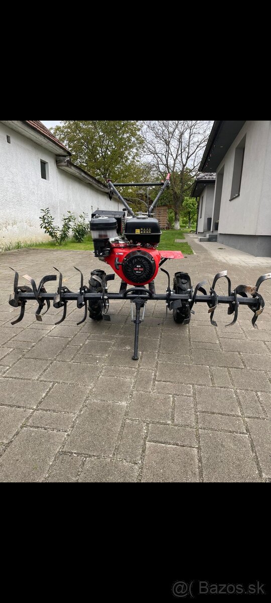 Malotraktor-rotovator