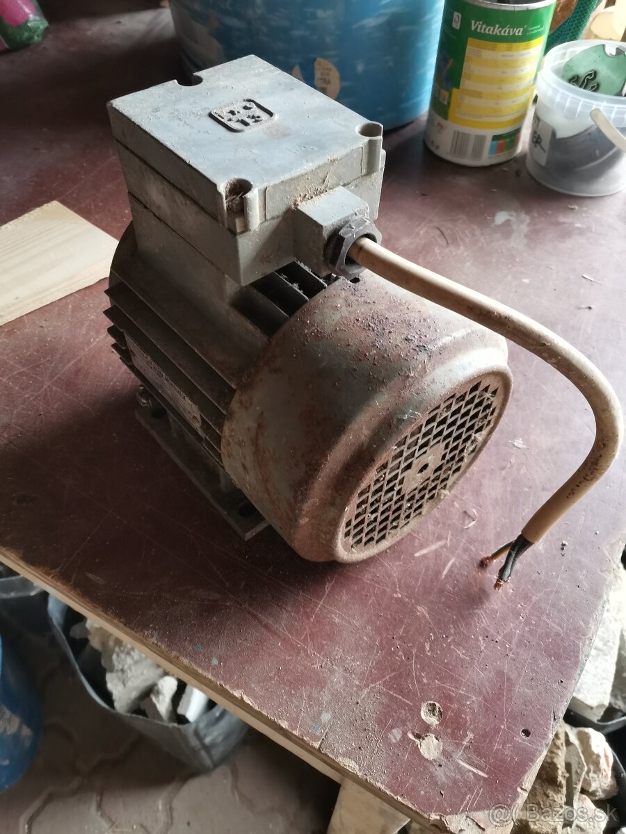 Predám elektromotor 0,45kw.