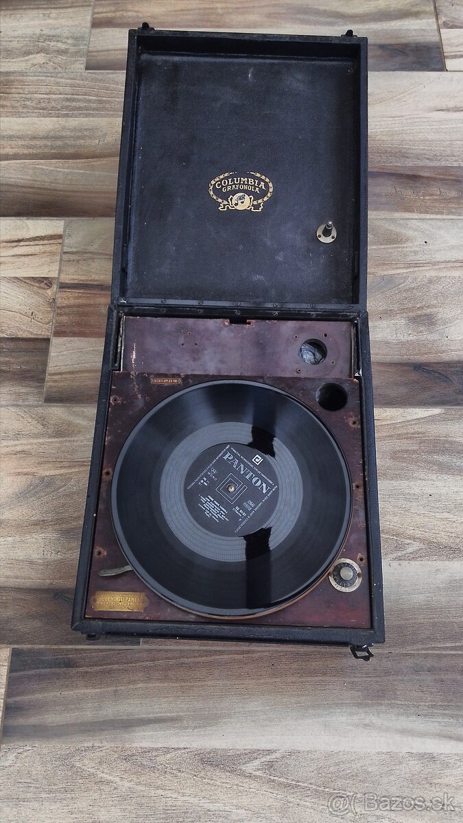 Prodám americký gramofon od Columbia na kliku .