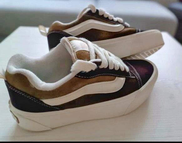Vans knu stack