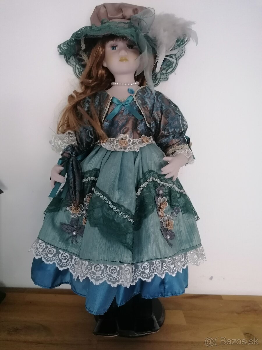 Zberateľská porcelánová bábika.
