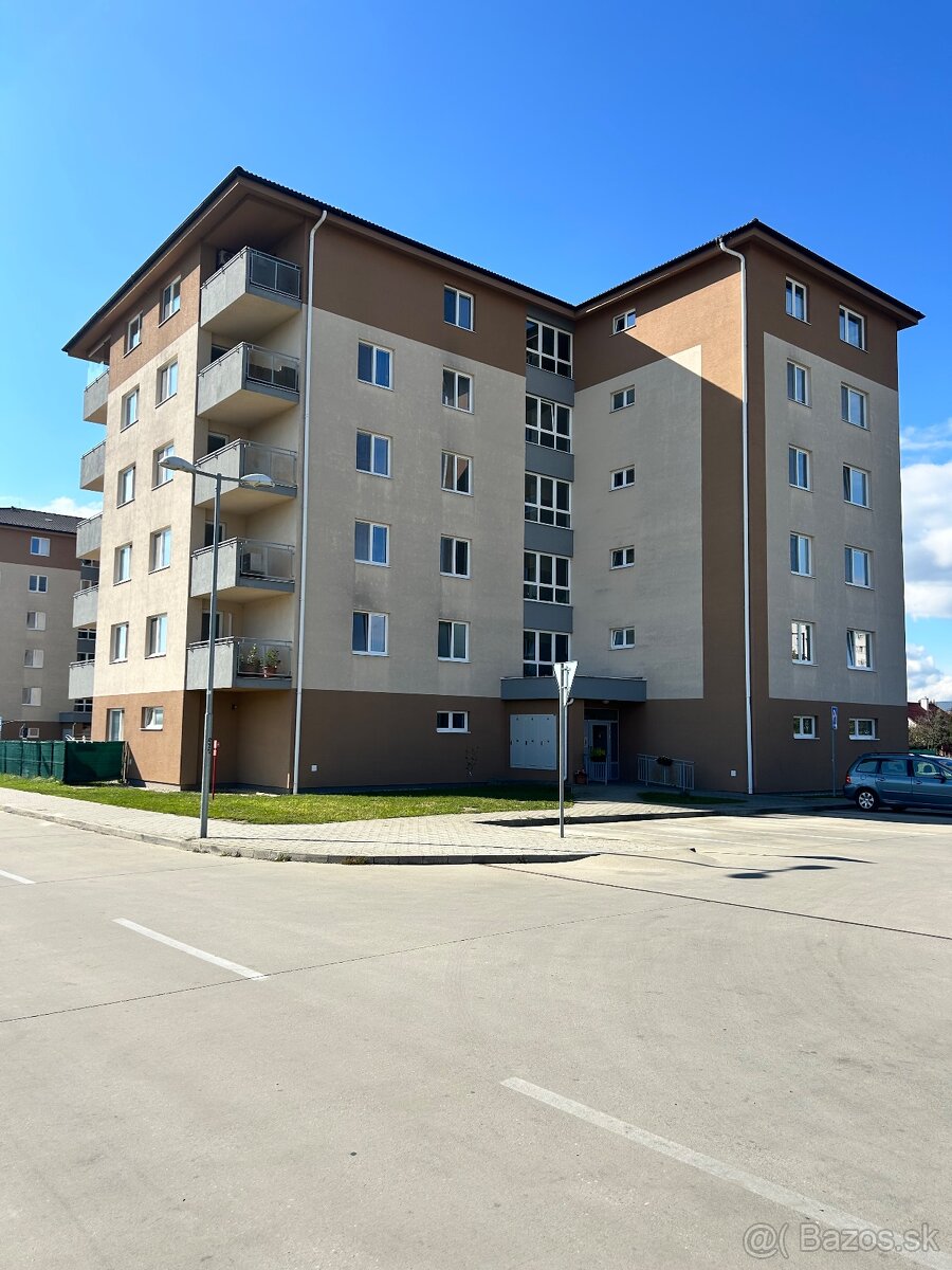 Klimatizovaný 3-izbový byt s balkónom, parkovanie