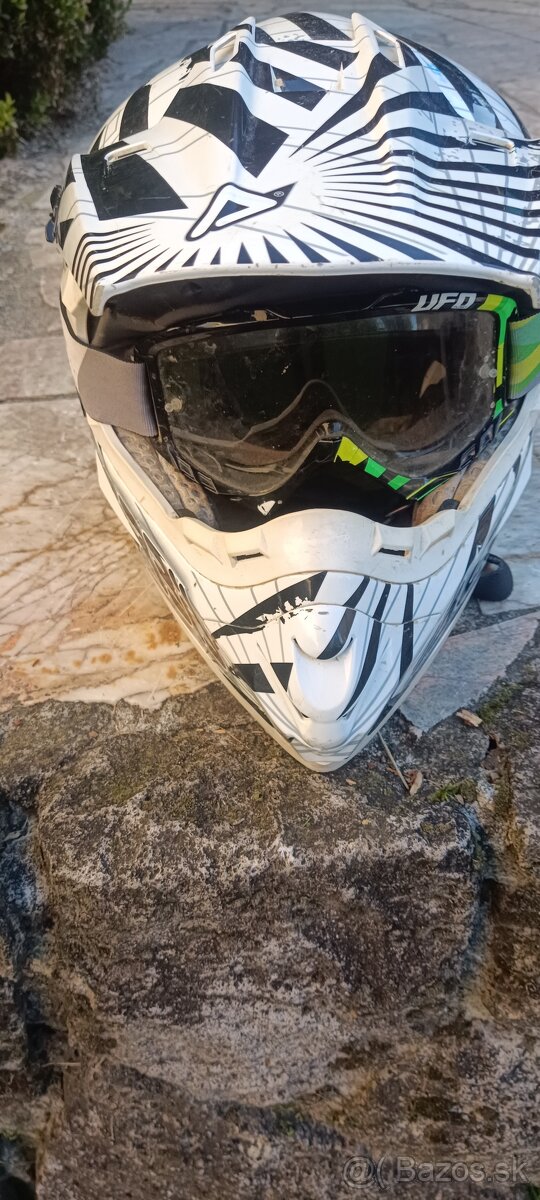 Moto prilba veľkosť L