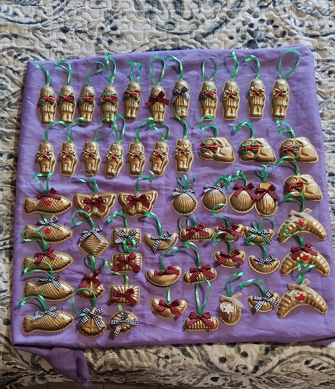 vianočné ozdoby kus 1,20€