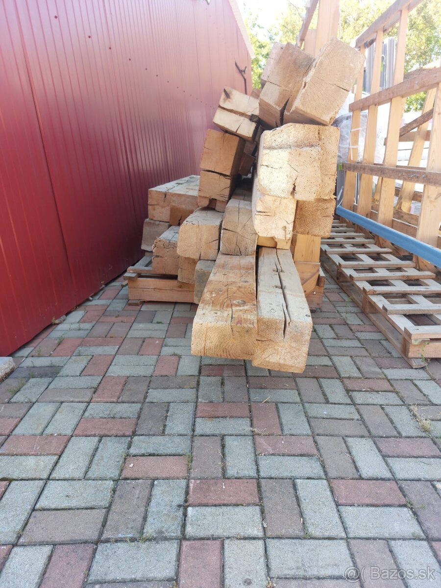 Staré drevené hranoly