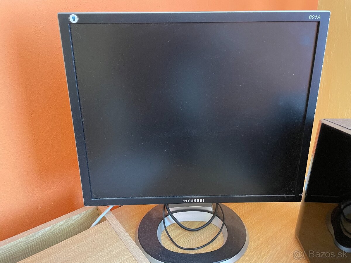 17" LCD monitor Hyundai