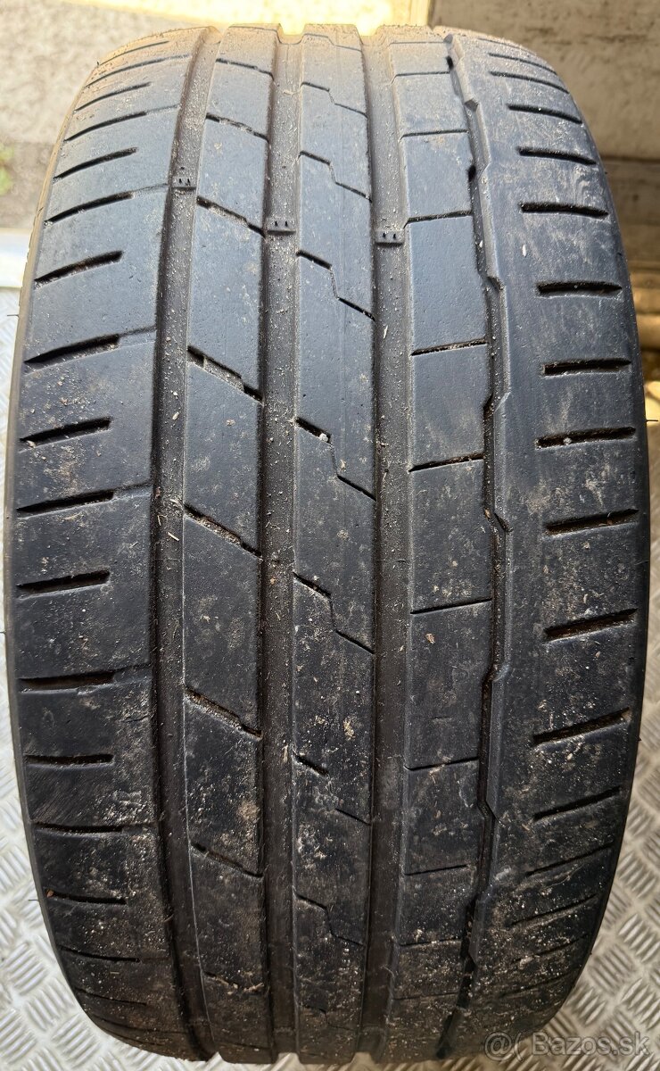235/40 R19 letné 4ks