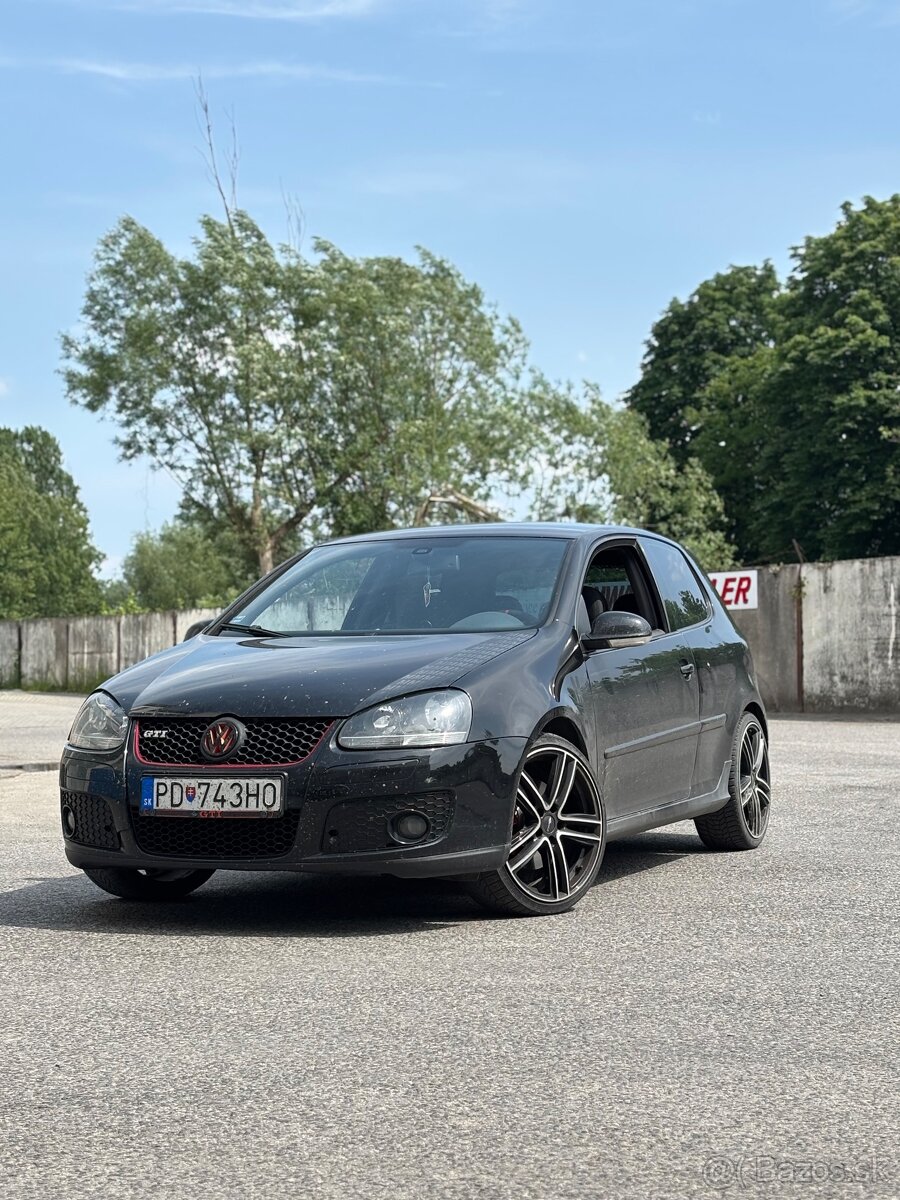 VW golf Gti 2.0 turbobenzín 147kw