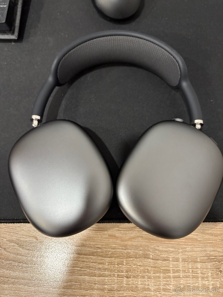 AirPods MAX