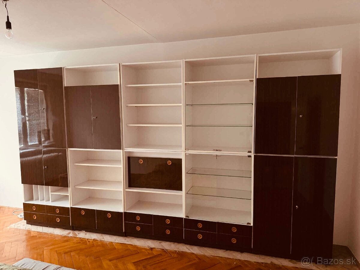 Obyvacia stena 4 m