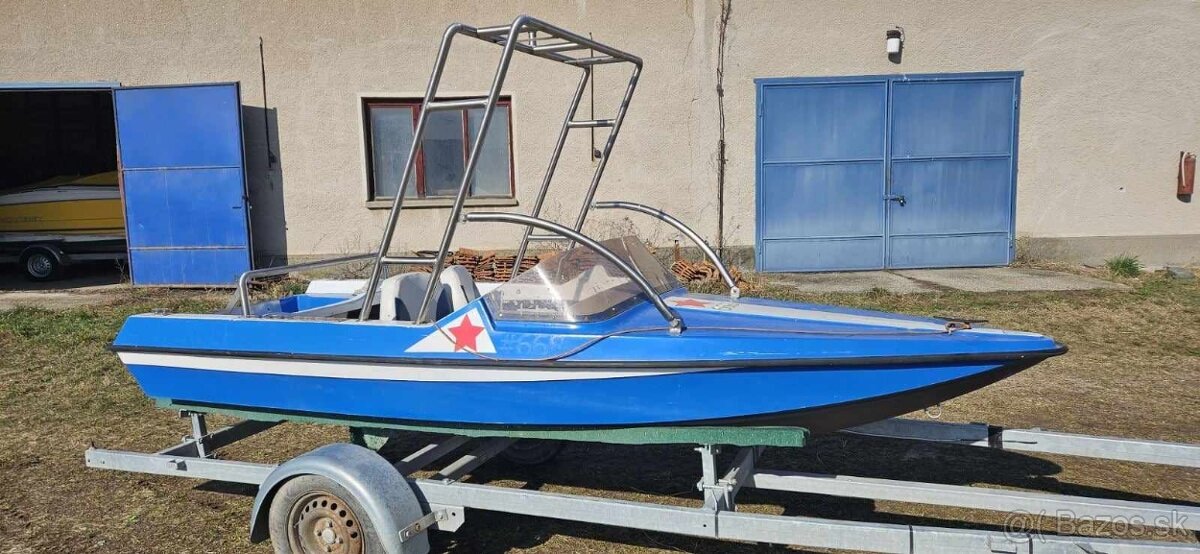Laminátový motorový čln 3,8 m