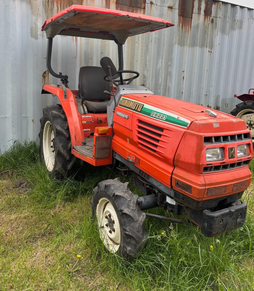 Malotraktor Hinomoto NX221, traktor 22 koní