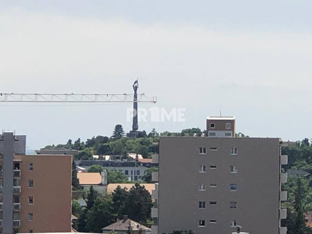 Priestranný 2i byt, klíma, pekný výhľad, novostavba, Stromov