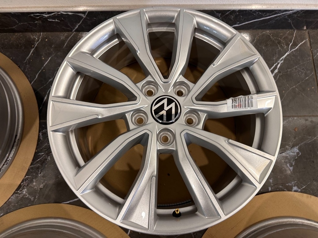 ❄️ Original kolesa 7T0601025E Toshima VW T7 r18
