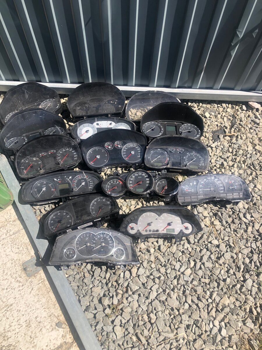 Budíky otáčkometer