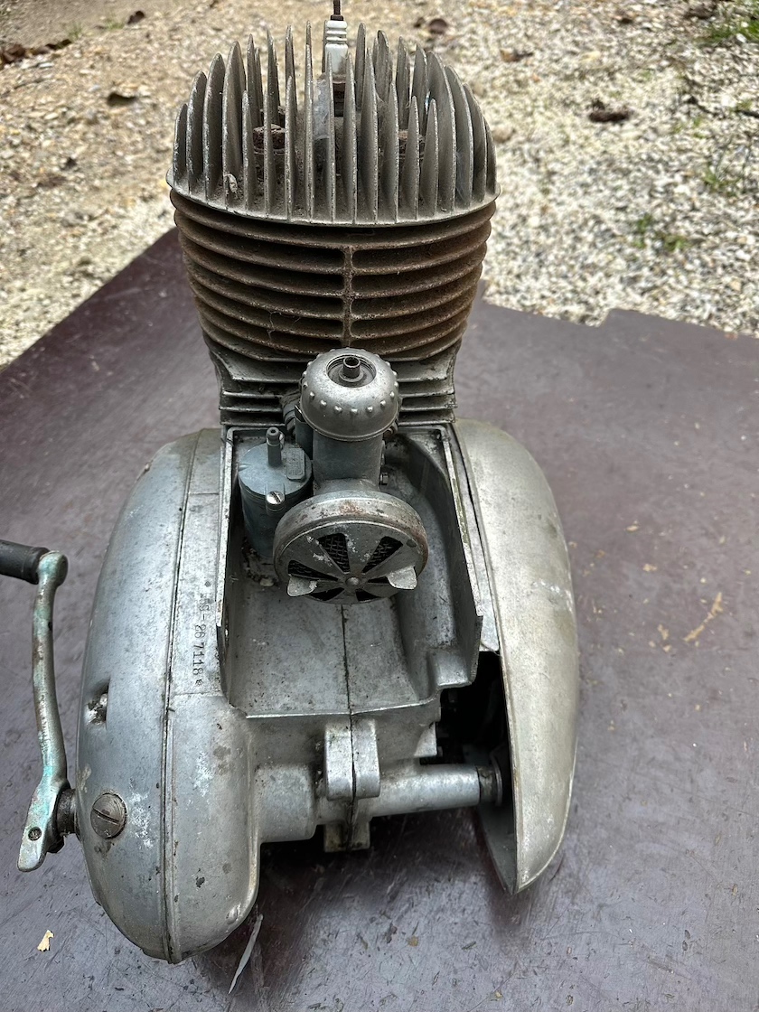 Predám motor  JAWA 250/559 panelka pretáča  a radí