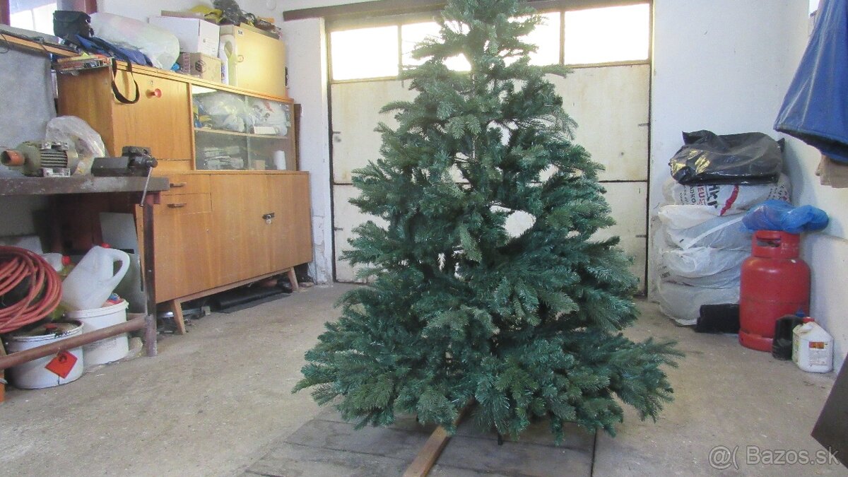 Predám vianočný stromček