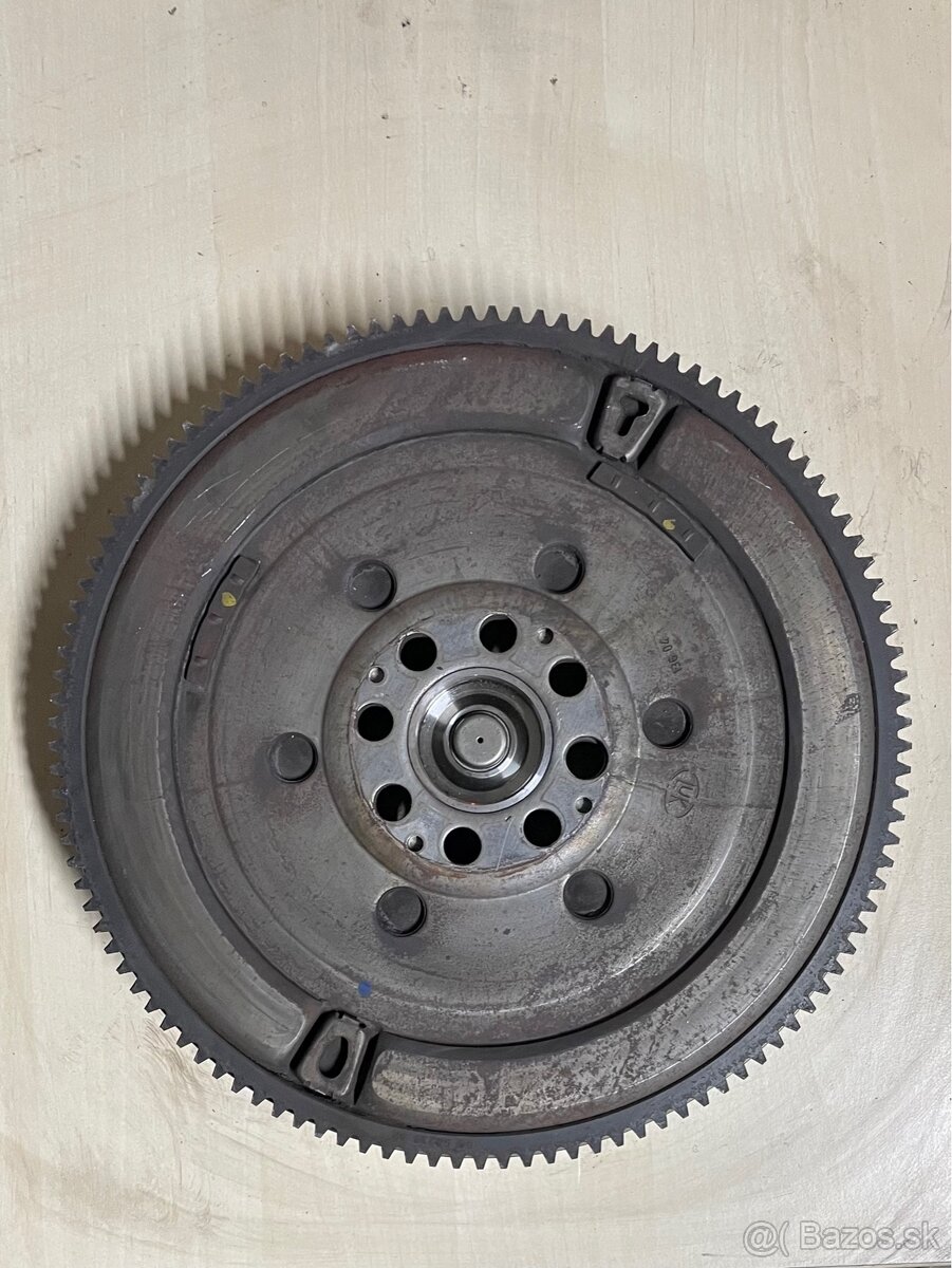 Zotrvačník bmw 20d