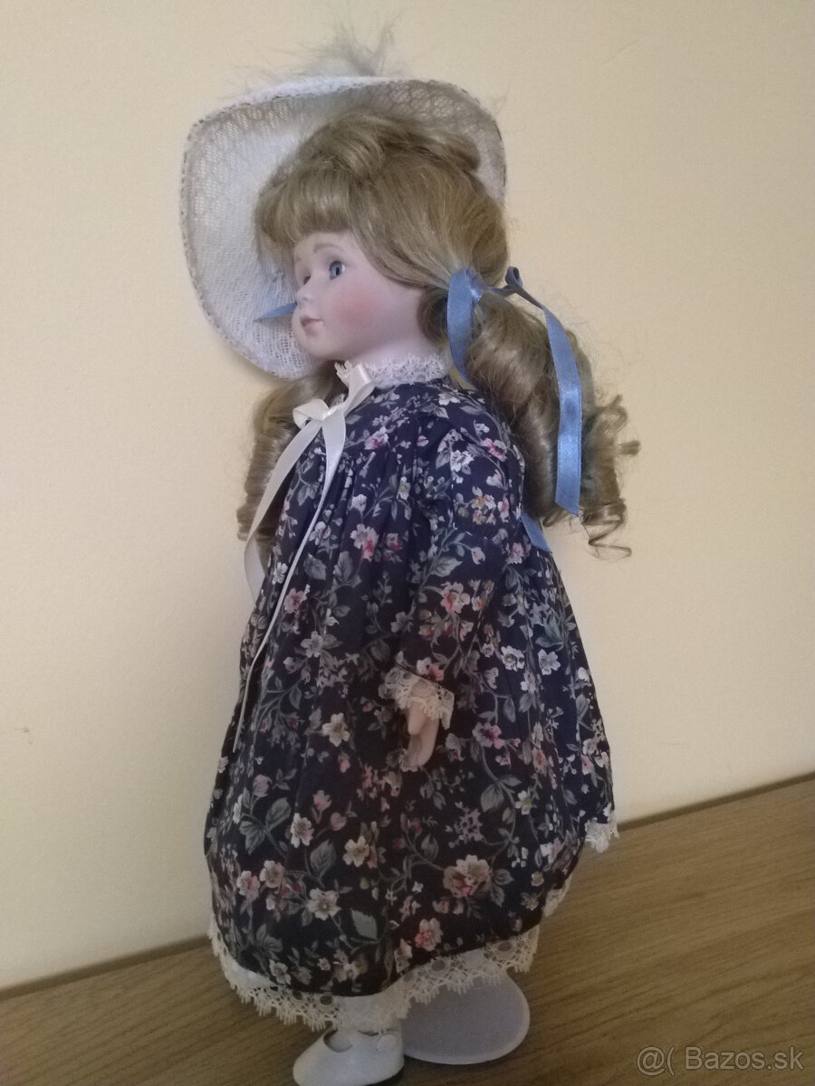 porcelánová bábika