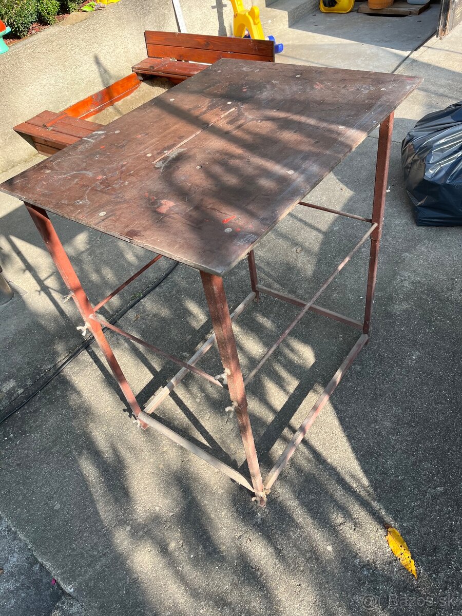 Pracovný stol