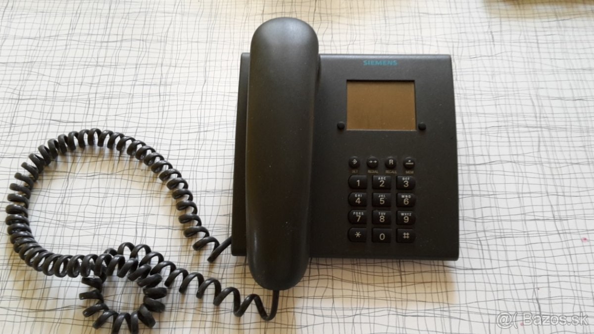 Telefón