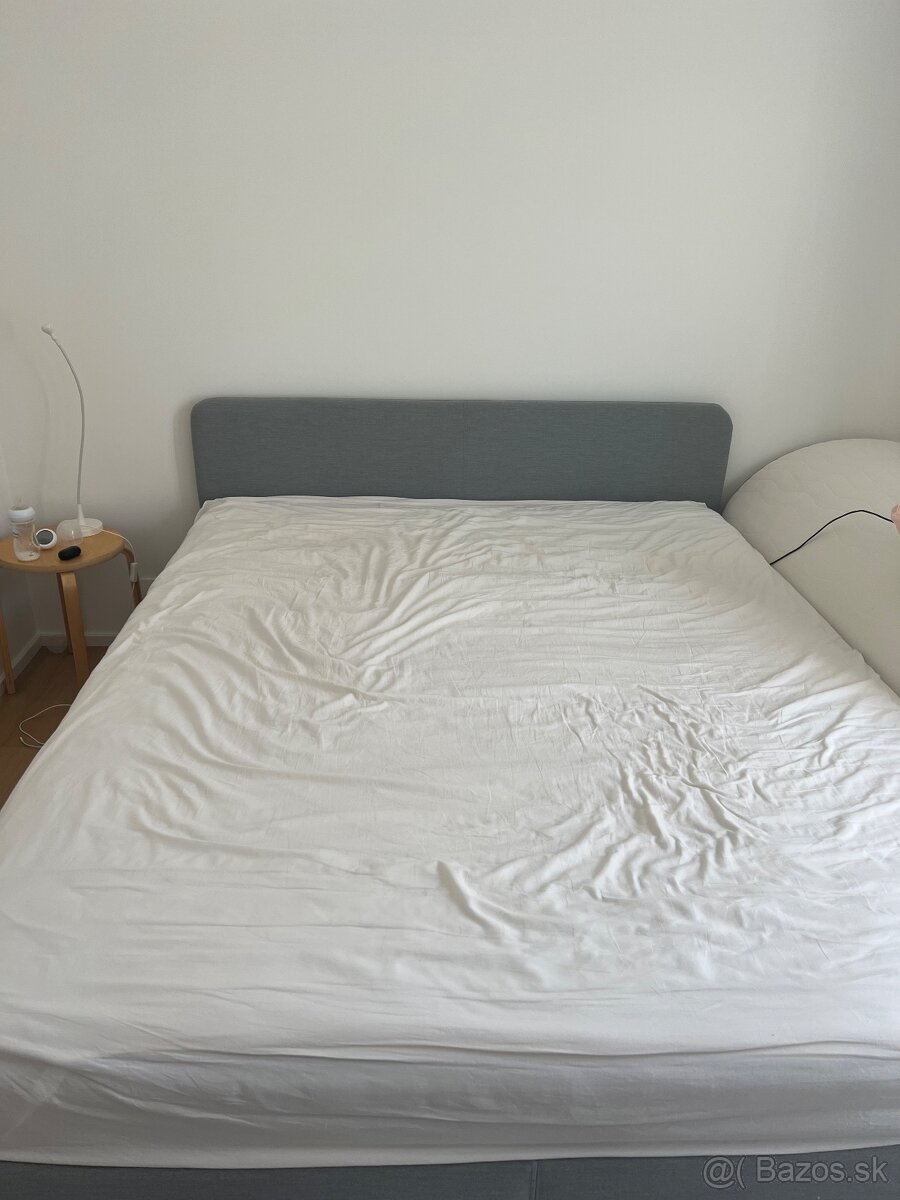Čalúnený rám postele IKEA SLATTUM S MATRACOM