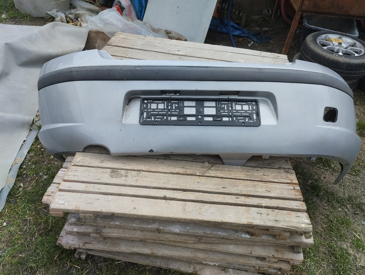 Zadny naraznik Peugeot 407 sedan