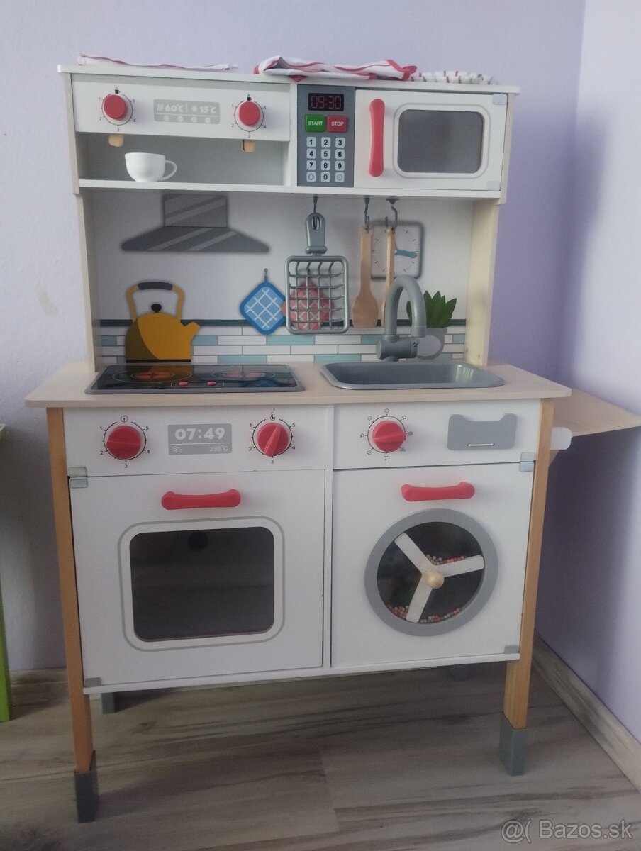 Detská drevená kuchynka