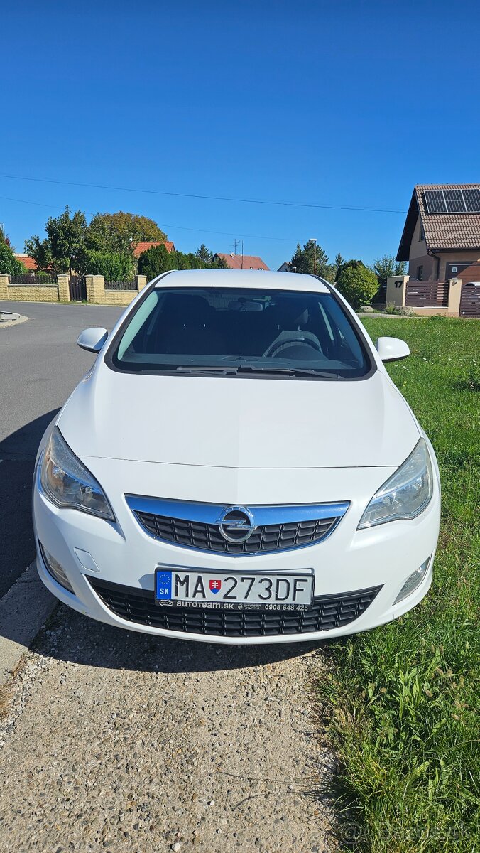 Opel Astra 2011