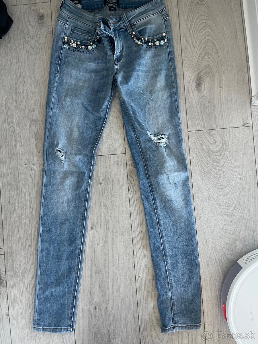 Nove rifle Guess