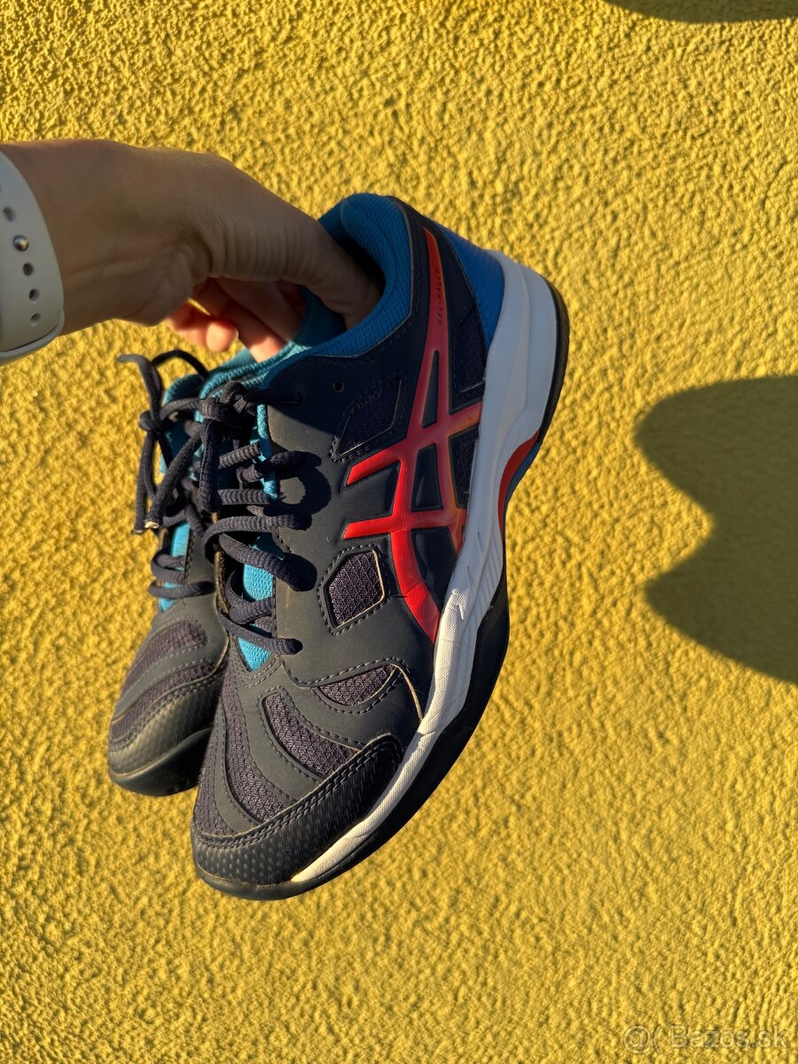 Chlapčenské športové tenisky veľ. 38