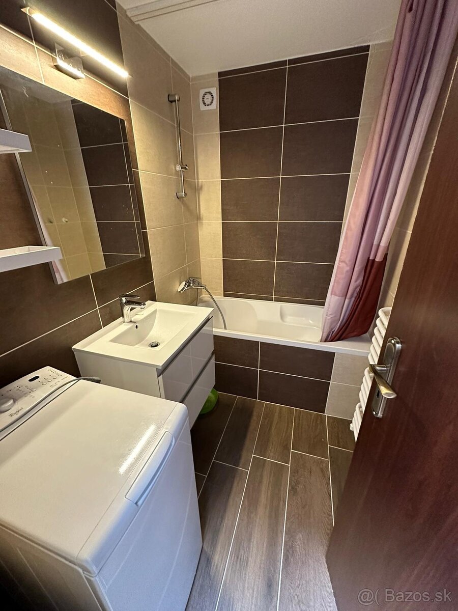 Dvojizbový byt s veľkou terasou v centre Bratislavy