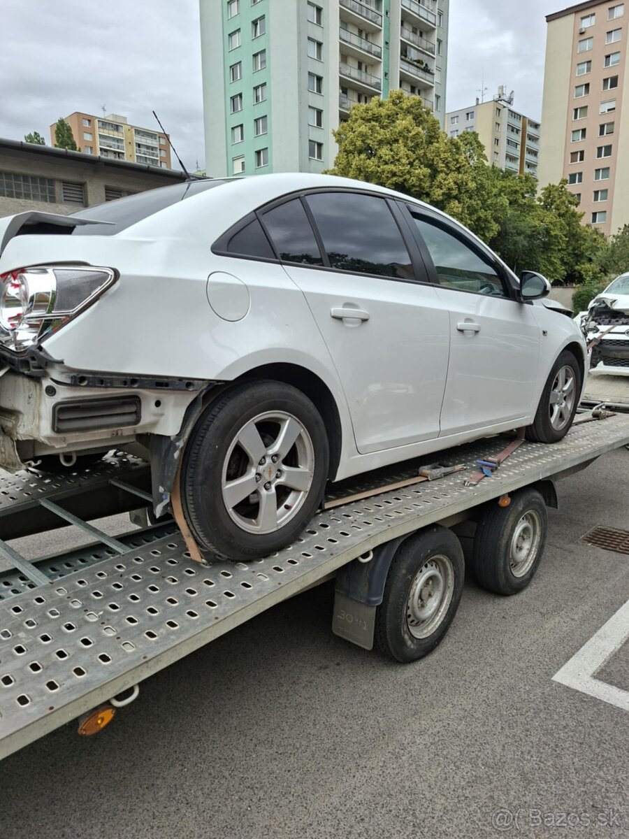 Rozpredám Chevrolet Cruze 1.6 91kw A16XER 2011