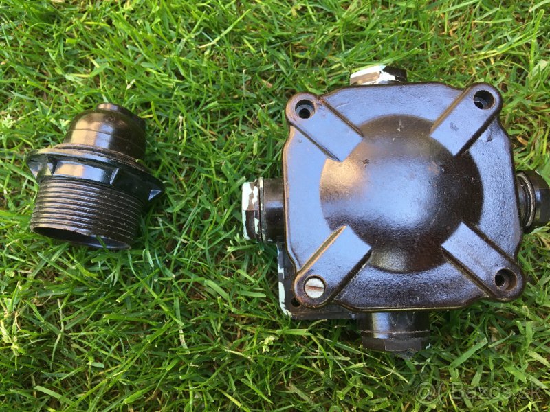 bakelitová krabica a objímka