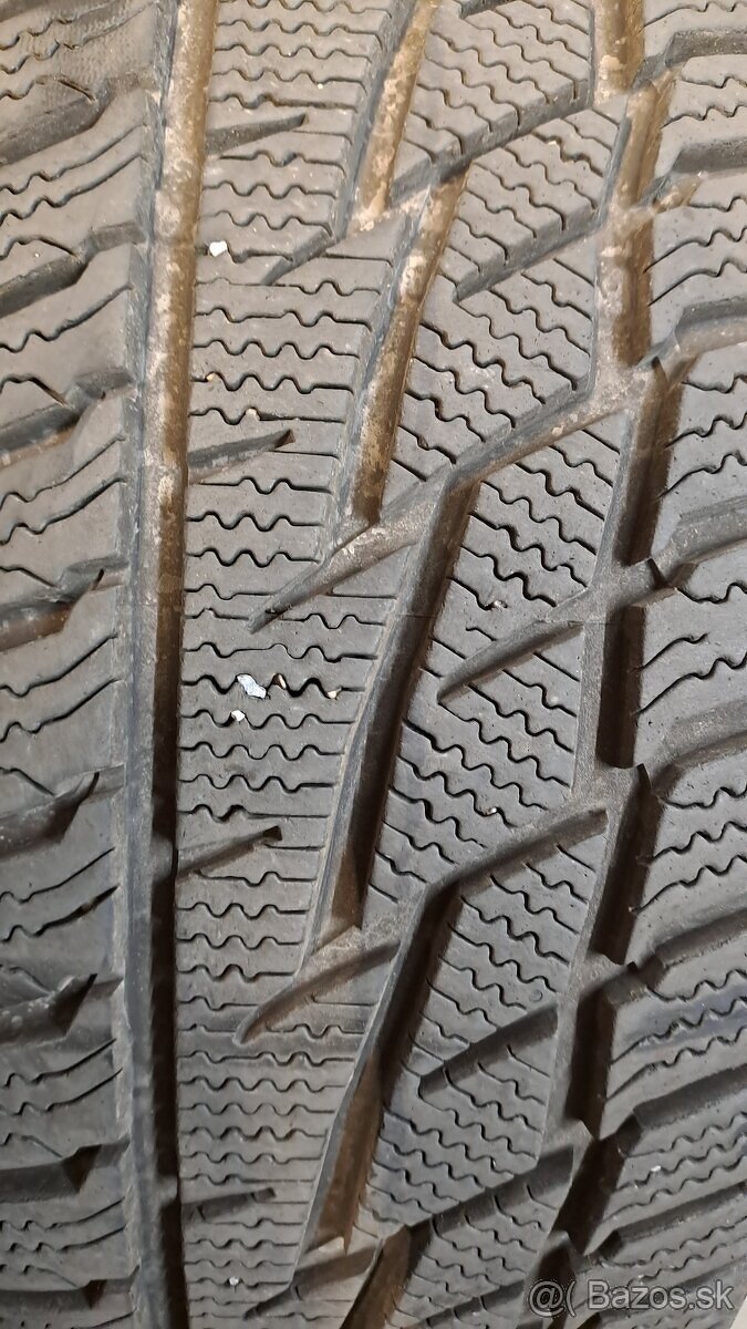 Predám 1ks pekná zimná 205/55r16-91H Matador Mp92